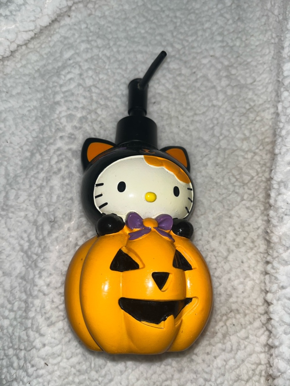 Hello Kitty Pumpkin Pump with Purple Bow